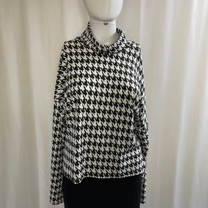 Long sleeve black and white turtle neck